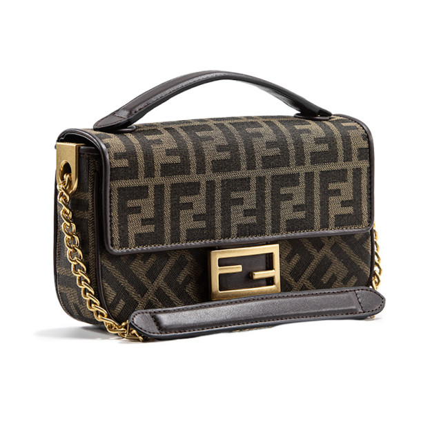 Сумка Baguette Chain Midi 8BR793AKBZF1EM3